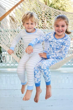 Lake Kids Long-Long Set In Sky Floral -Sleepwear Shop LAKE Spring2023 CHS KidsLongLongSet SkyFloral Seaside Final 2342