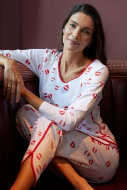 Lake Pima Long-Long Set In Kisses 8 Lake Pima Long-Long Set In Kisses -Sleepwear Shop LAKE ValentinesDay2023 LLSet Kisses Final 4075