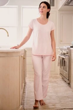 Sleepwear Shop -Sleepwear Shop LAKE Webcrop Fall23 Lifestyle ClassicSLSet EnglishRoseBlockPrint 0245